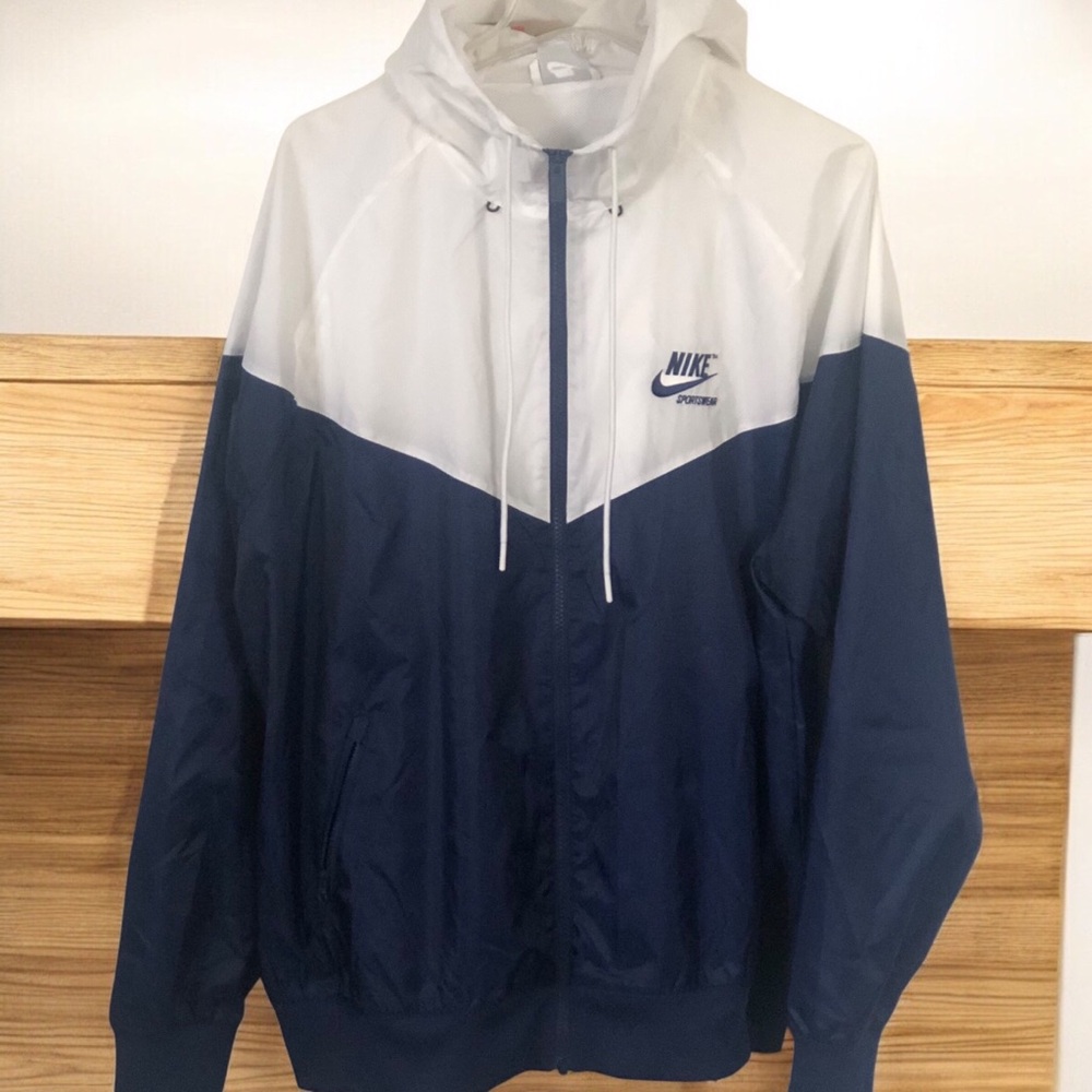 Nike Men’s White & Navy Windbreaker Jacket - Picture 3 of 9